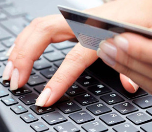 Інтернет-шахраї, вдавши з себе благодійників, вкрали з рахунку жінки 25 000 гривень