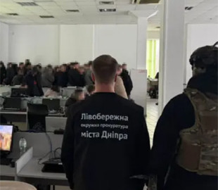 У Дніпрі припинено діяльність шахрайського кол-центру на 100 робочих місць