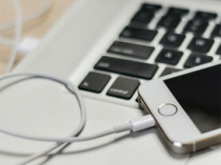 Чому заряджання смартфона від ноутбука — погана ідея