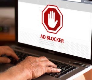Разработчик блокировщика рекламы Adblock запустил сервис по борьбе с фейковыми новостями