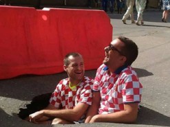 Хорватские фаны в РФ сделали дорожную яму мемом: ее сразу залатали