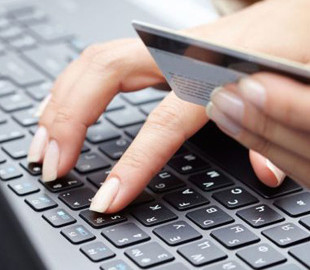 Поліцейські впіймали жінку, яка створила фейковий інтернет-магазин