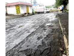 Бруд, сморід і ніякого прибирання: киянина обурив стан вулиці у центрі міста