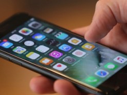 Как потребители отнеслись к новости о замедлении старых iPhone?