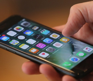 Как потребители отнеслись к новости о замедлении старых iPhone?