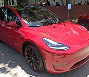 Хакери зламали Tesla Model Y за лічені секунди