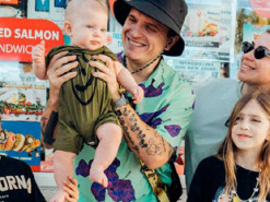 Я не втік, – Анатолій Анатоліч, який з дружиною і дітьми виїхав у Францію, відповів на хейт