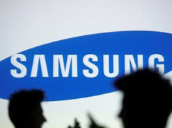 Samsung размышляет над смартфоном с необычным экранным вырезом для селфи-камеры