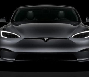 Владельцы электромобилей Tesla стали всё чаще сталкиваться с ложными автоматическими торможениями