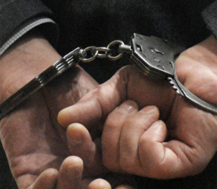 У Києві затримали поліцейського, який обклав даниною медклініку