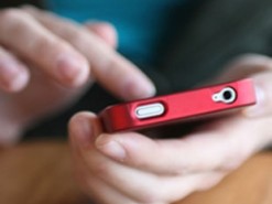 Поставки смартфонов продолжают падать