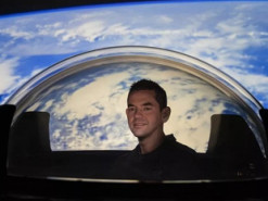 SpaceX оснастит космический корабль Crew Dragon для первой гражданской миссии огромным стеклянным куполом