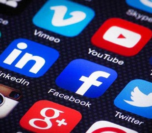 Китайцы потеснили Facebook и Google в топ-10 приложений для iPhone