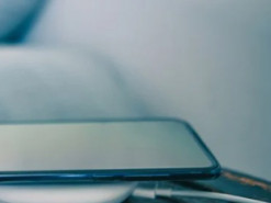 Чи можна тримати телефон на зарядці всю ніч: все, що потрібно знати