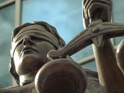 Суд конфисковал продукцию Apple на 93 млн гривен, ввезенную в страну под видом запчастей