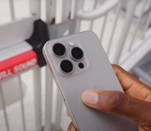 Як дізнатися, що за вами стежать за допомогою камери вашого телефону