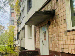 На Київщині дворічний хлопчик випав із вікна третього поверху