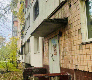 На Київщині дворічний хлопчик випав із вікна третього поверху