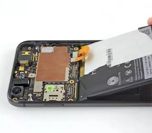 Владельцы смартфонов Google пожаловались на невозможность зарядить устройства полностью