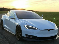 Tesla занял лидерство в рейтинге мощности JD над Porsche