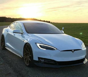 Tesla занял лидерство в рейтинге мощности JD над Porsche