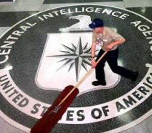 Неугомонный экс-сотрудник ЦРУ продолжил «сливать» секреты из тюрьмы