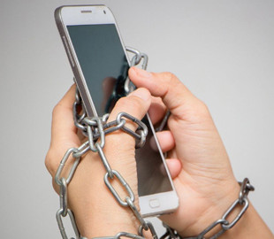 В РФ депутату, рассказавшему о разрушенном оккупантами Мариуполе, запретили пользоваться Интернетом