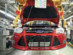 Ford считает, что люди незаменимы при сборке автомобилей