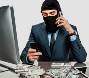 Мошенники выманили у молодой женщины крупную сумму денег