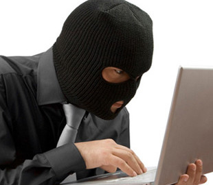 Листи з погрозами та благодійні сайти: як шахраї дурять українців під час карантину