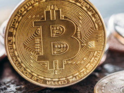 Житель ЮАР потерял биткоины почти на $1 млн