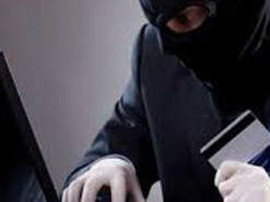 Жінка, продаючи картину в Інтернеті, втратила 25 тисяч гривень