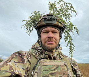 Положинський в обмундируванні показав фото з навчань у ЗСУ: "Години дві пролежали під дощем"