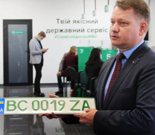 Сервисные центры МВД уже выдали более 4 тыс. комплектов "зеленых" номеров