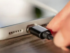 Навіть без компʼютера: як перекинути дані з iPhone на USB-флешку