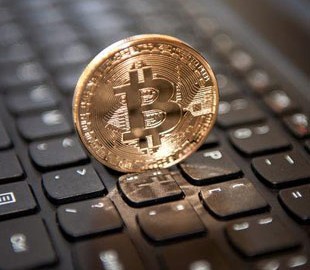 Из-за масштабной кибератаки курс биткоина упал более чем на 10 процентов