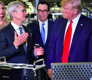 Глава Apple подарил Трампу Mac Pro