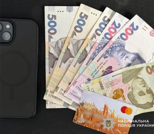 «Вашу картку зламують»: шахраї знову ошукали жительку Тернопільщини