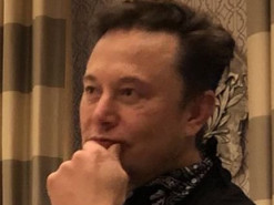 Илон Маск в очередной раз посетил Германию, где строится предприятие Tesla