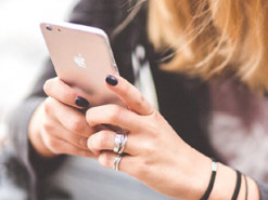 Психологи рассказали, как смартфон влияет на психику