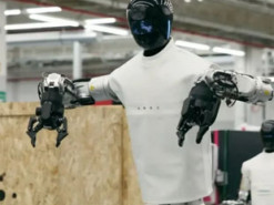 Для допомоги людям. У Китаї в метро запустили систему роботів із гуманоїдами, робопсами та дронами