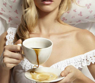 Соцсети смеются над девушкой, которая случайно вместо кофе заварила гречку
