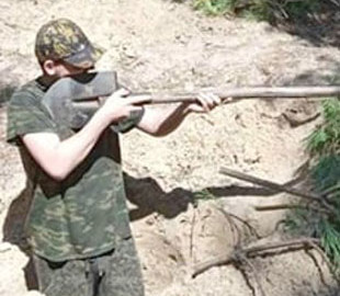 Белорусских школьников учат стрелять из лопаты