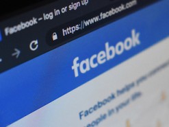 Facebook позволит создавать политические петиции