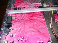 Как не нужно обращаться с техникой: подборка курьезных фото