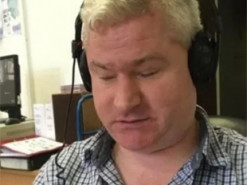 Слепой журналист BBC лишился работы из-за скачивания порно