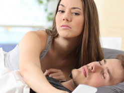 Любовне шпигунство: знаки Зодіаку, які таємно читають листування своїх партнерів