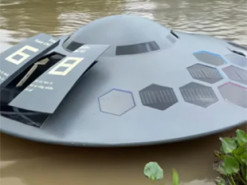 Винахідник створив реактивний катер із сонячними панелями: він схожий на НЛО