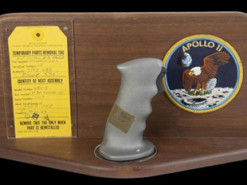 Джойстики космического корабля Аполлон-11 продали с аукциона