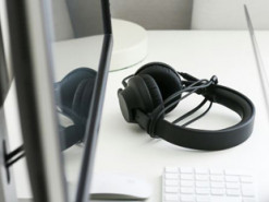 Чому бездротові навушники ніколи не замінять дротяні: названі переконливі причини